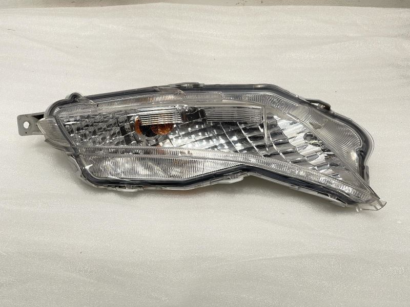 2015-17 TOYOTA CAMRY RIGHT PARK LAMP-TURN SIGNAL IN BUMPER 2.5L AT FWD 76K 50253