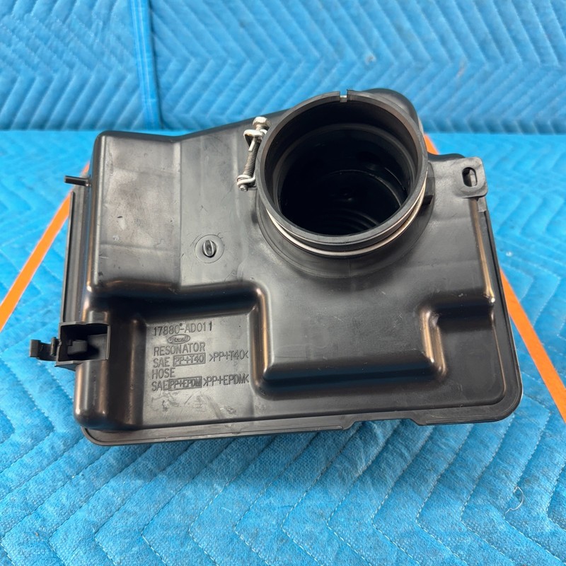 07-10 TOYOTA AVALON XL Air Intake Resonator Box 17880-AD011 OEM