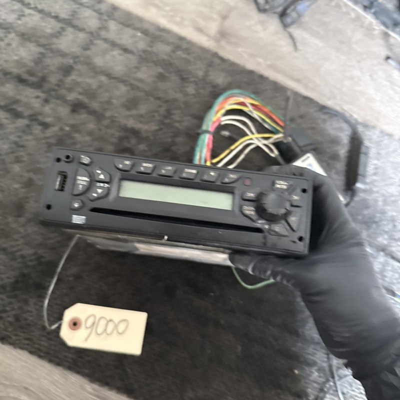 Freightliner Cascadia Delphi CD Player Satellite Radio 24076736