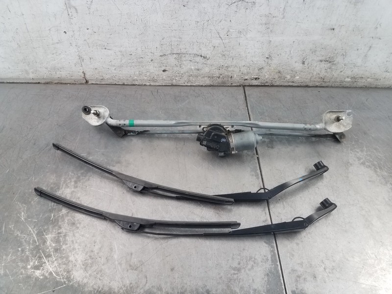 2020 Dodge Challenger SRT Hellcat Windshield Wiper Motor / Arms #0303 C3