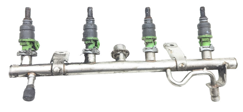 03-05 Mercedes W203 C230 1.8L Fuel Injection Rail Line w/ Injectors Assembly
