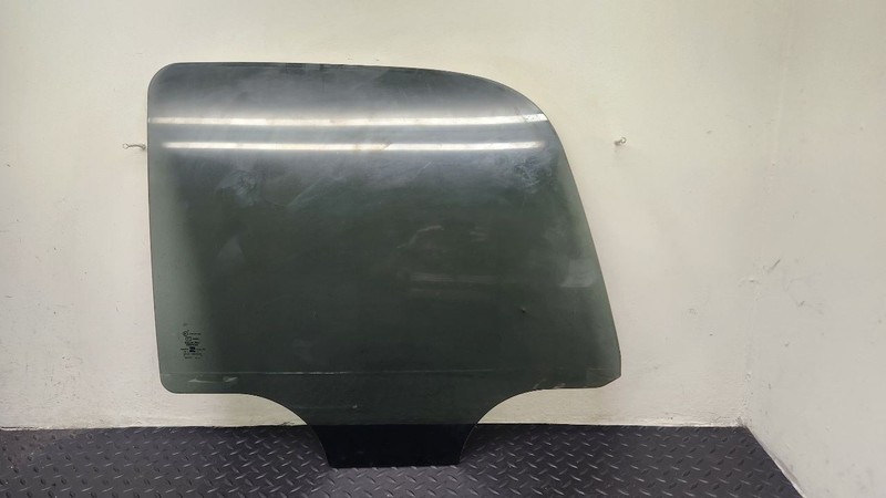 00-06 Chevrolet Tahoe Rear Left Driver Door Glass Privacy Tint OEM 15181071