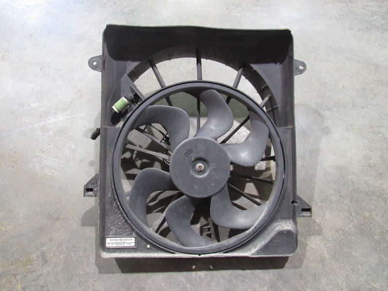 2008-2012 JEEP LIBERTY 3.7L ENGINE RADIATOR COOLING FAN ASSEMBLY 1335197