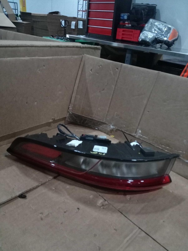 2022 JEEP GRAND CHEROKEE Right Tail Light Assembly OEM 720187 28K Miles