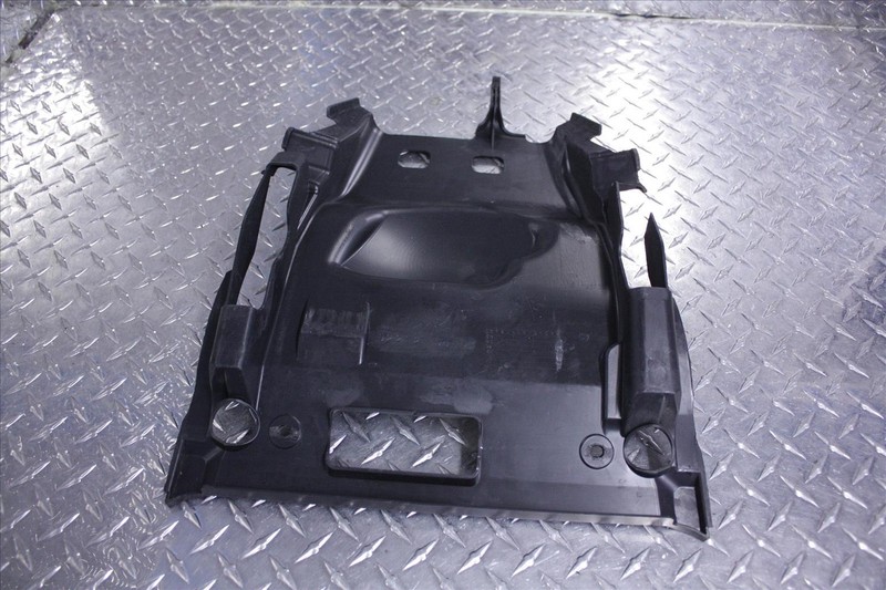 07 SUZUKI AN 400 BURGMAN REAR INNER ENGINE GUARD PANEL #2 92212-05H0 AN400