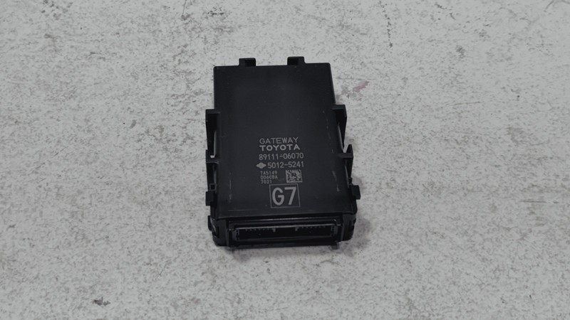TOYOTA CAMRY SE XSE 2.5L FWD AT NETWORK GATEWAY CONTROL MODULE 2018 - 2019 ECM