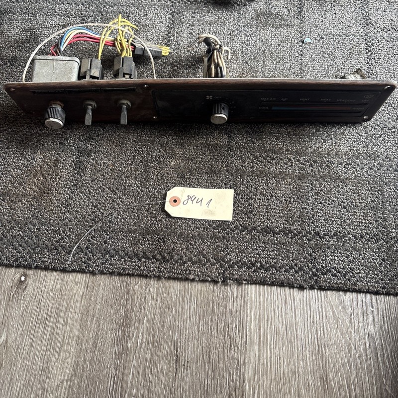 FreightlinerAC Heater Temperature Control Panel A-22-30529-0