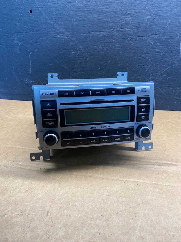 2007 to 2009 Hyundai Santa Fe AM/FM Radio CD Player Oem AD7332 DG