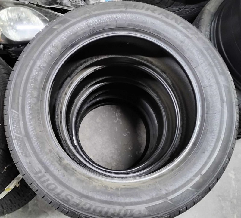 SET OF 4 NOS 235/60R18 103H Bridgestone Turanza EL440 Tires DOT 2419 10/32 Tread