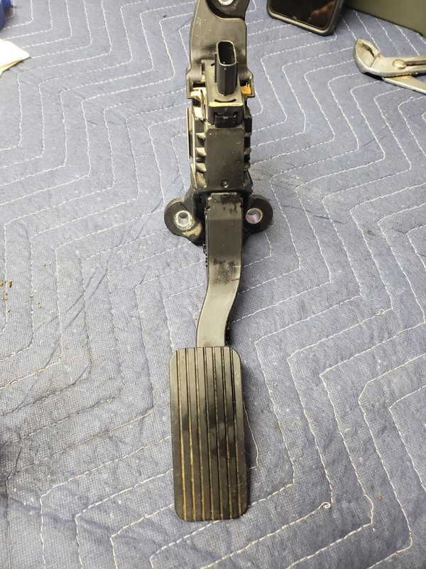 2017-2020 HYUNDAI ELANTRA GAS ACCELERATOR PEDAL OEM 17-18 F2100