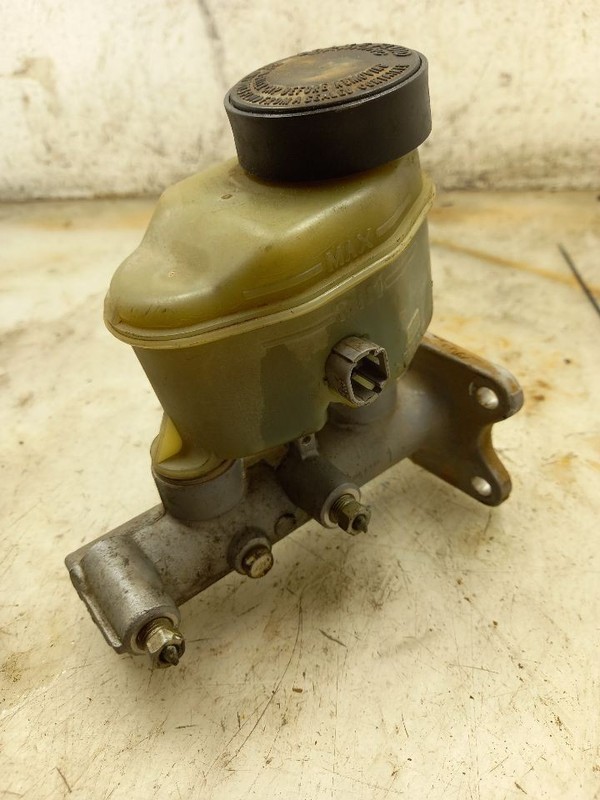 95 96 97 98 99 00 TOYOTA TACOMA 2.4L BRAKE MASTER CYLINDER WITHOUT ABS