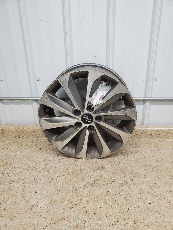 Wheel 17x7 Exposed Lug Nuts 10 Spoke Alloy Directional Fits 15-17 SONATA 303474