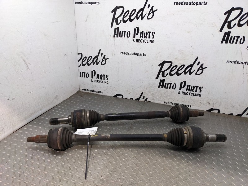 2010-2015 Camaro SS 6.2L OEM Automatic Auto Rear Axle Differential Shaft 1177821