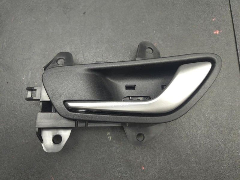 Front Left Door Inside Handle 2022 Hyundai Tucson 82610-CW000 2023 2024 2025