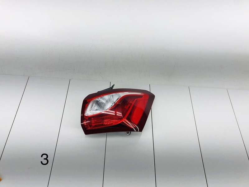 18-21 CHEVROLET EQUINOX REAR RIGHT SIDE OUTER TAIL LIGHT BRAKE LAMP OEM