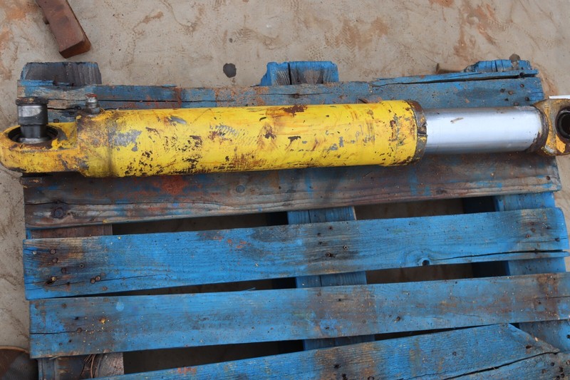 1988 JOHN DEERE LEFT POWER STEERING CYLINDER SHOCK 544-A OEM