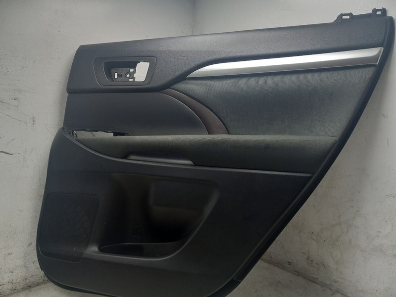19 TOYOTA HIGHLANDR LE REAR PASSENGER RIGHT DOOR PANEL