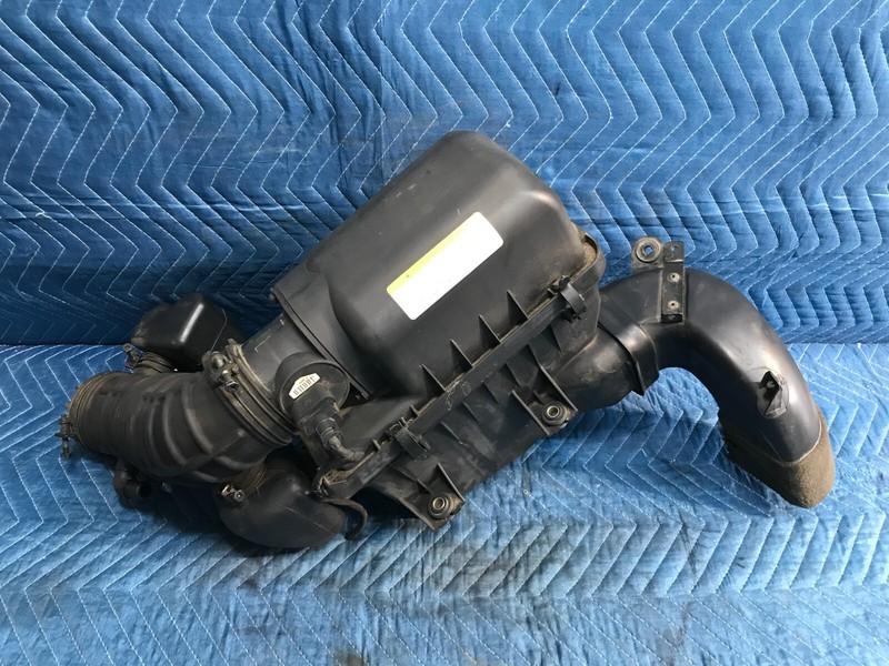 06-14 KIA SEDONA 07-10 ENTOURAGE AIR CLEANER FILTER BOX W/ RESONATOR OEM