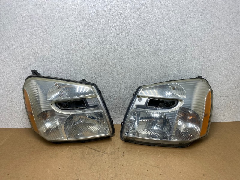 2005 to 2009 Chevrolet Equinox Left+Right Set Halogen Headlights AD6126 DW