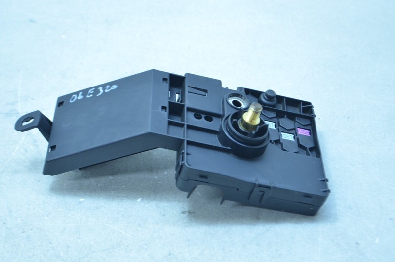 03-06 MERCEDES-BENZ W211 E320 ENGINE FUSE RELAY BOX OEM