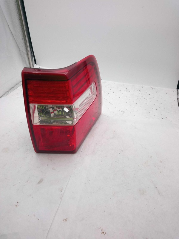 2011 Ford Expedition Right Tail Light Assembly Silver 590235 Used 132K Miles