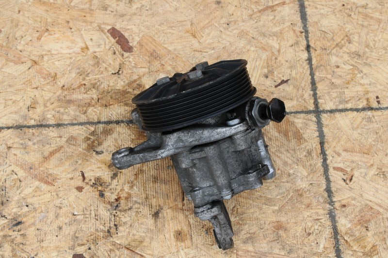 2006-2011 BMW E90 E92 325 328 330 335 Power Steering Pump Assembly 7564503 OEM