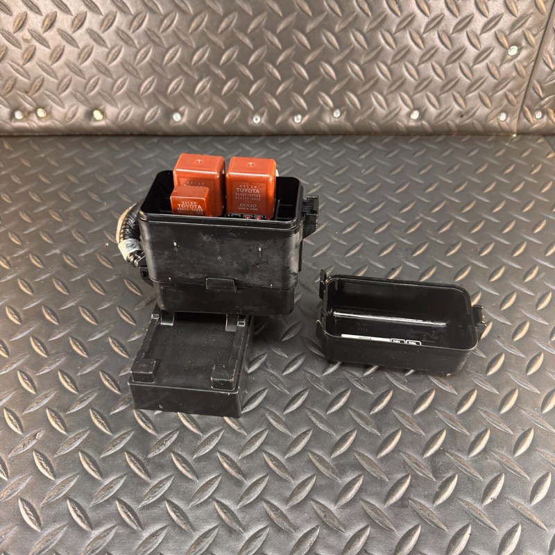 2000-2004 Toyota Avalon Fuse & Relay Box Front Right 82112-07010 OEM