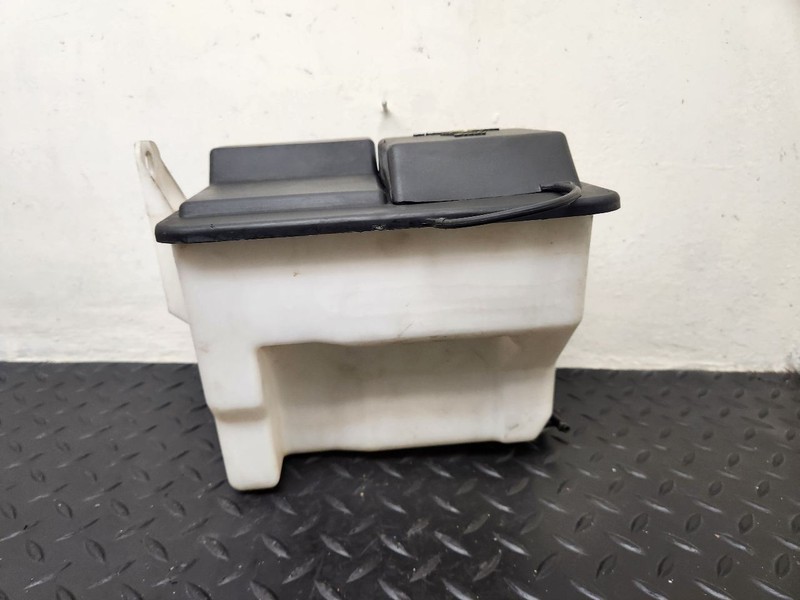 04-06 Ford Expedition Windshield Washer Fluid Reservoir OEM 6L1Z-17618-A