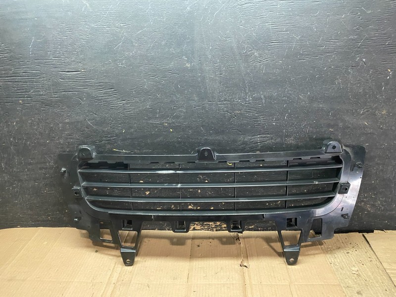 2008 - 2010 Porsche Cayenne Cover Bottom Center Grille Grill Trim OEM W4694 DG