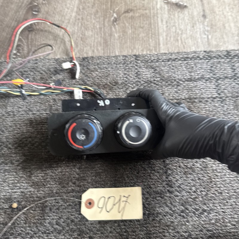 Freightliner Standard Auxiliary Temperature Control - P/N A22-73672-000