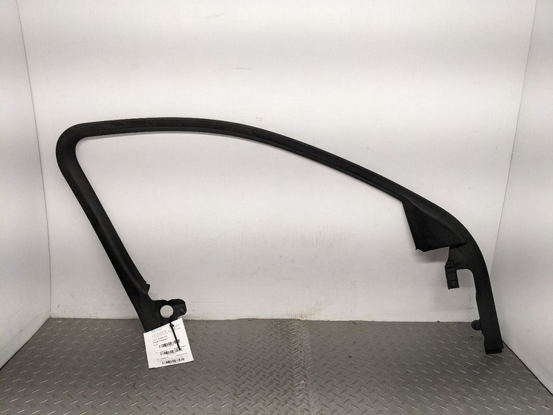 2014-2023 JEEP CHEROKEE FRONT LEFT DOOR WINDOW FRAME WEATHERSTRIP SEAL1169703