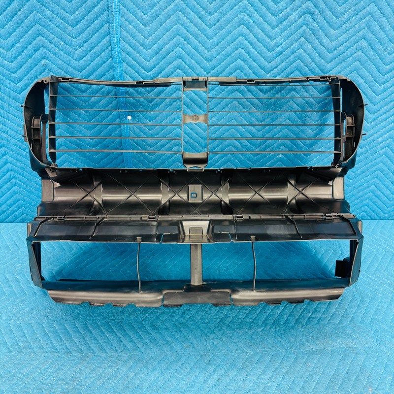 2012–2017 BMW 650i Front Lower Center Radiator Grille OEM 18779815