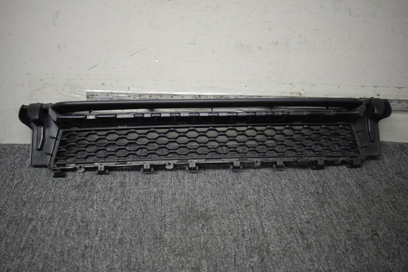 2017-2019 JAGUAR XE FRONT LOWER GRILLE FACTORY OEM