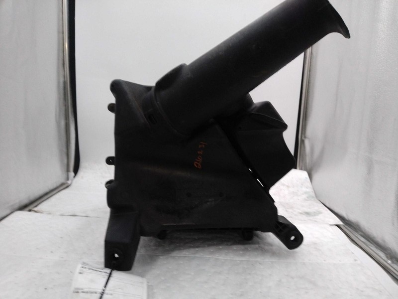 2007 GMC Acadia Air Cleaner Assembly OEM 15278633 Used 3.6L V6 200K Miles
