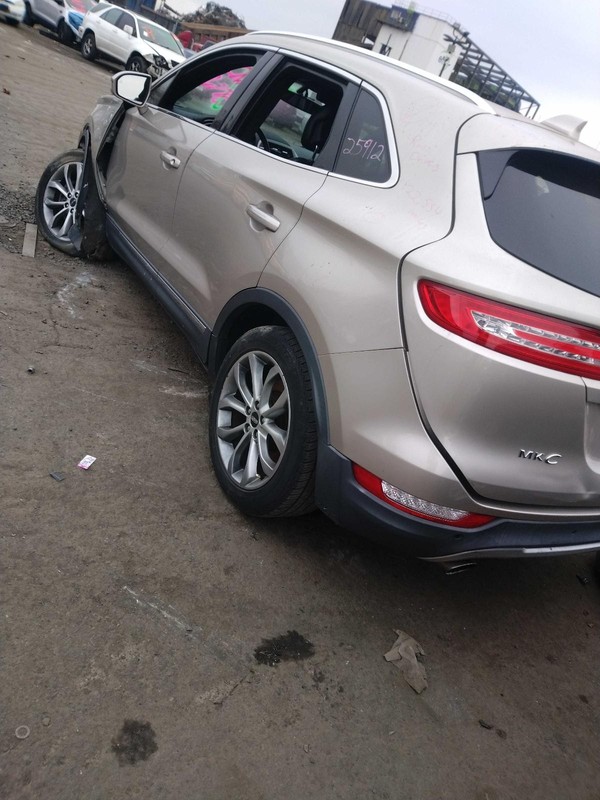 2015 Lincoln MKC Right Door Glass Gold OEM 387529 Used 122K Miles