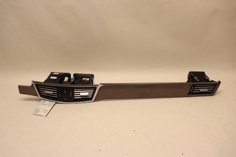 2010-2012 MERCEDES E350 W212 SEDAN DASHBOARD CENTER AIR VENT W/ MOLDING OEM