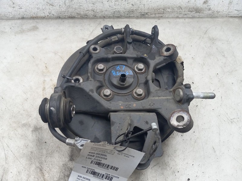 14-19 TOYOTA HIGHLANDER LE REAR DRIVER LEFT KNUCKLE STUB
