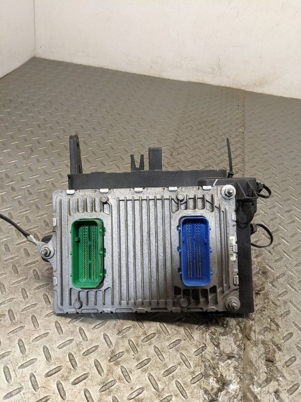 Engine ECM Electronic Control Module 2.4L Fits 16-17 200 1165838