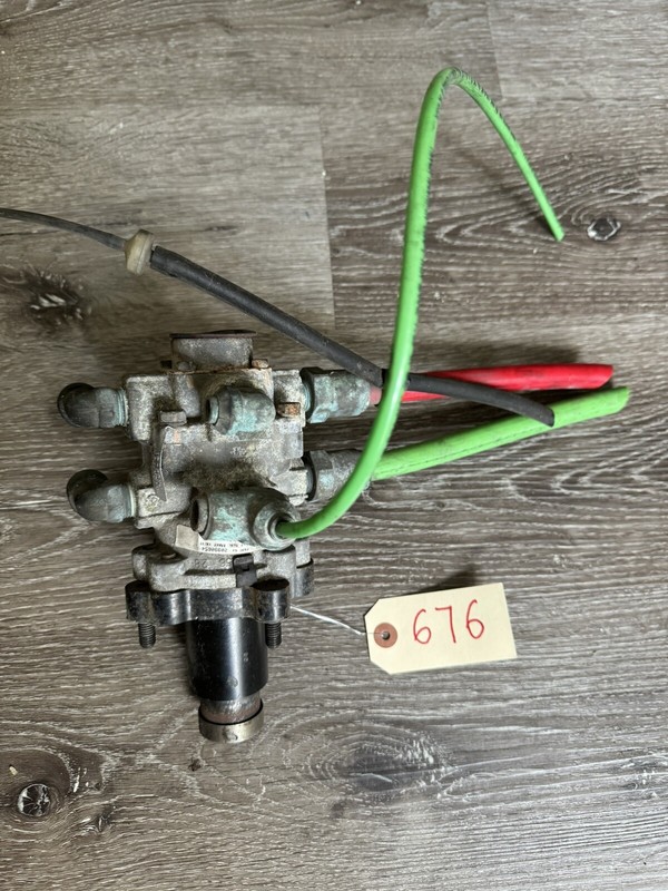 Volvo Clutch Pedal Box Dual Brake Valve - 20990654