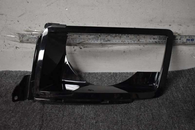 2020-2021 LAND ROVER DEFENDER FRONT LEFT SIDE FOG LIGHT BEZEL FACTORY OEM