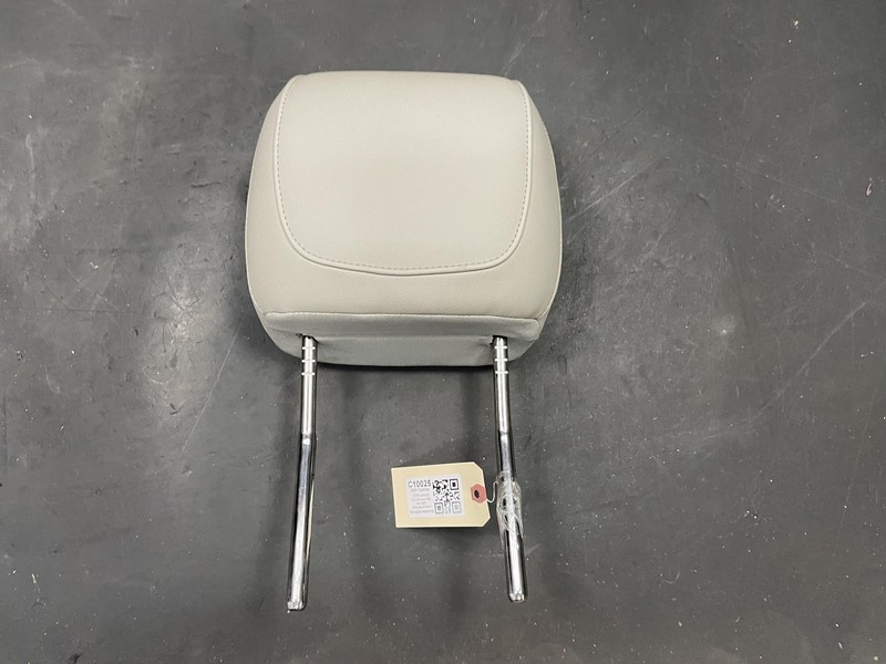 Front Left Seat Headrest Leatherette 2021 Cadillac XT4 84614478 2019 2020 - 2023