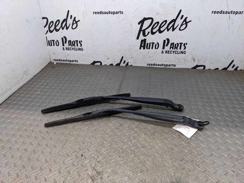 Jeep JL Wrangler OEM Factory Windshield Wiper Arms Pair 2018 2019-2023 301181471