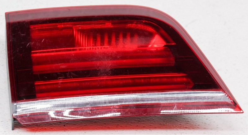 OEM BMW X5, XM5 Right Passenger Side Tail Lamp 63217227794 Lens Chip