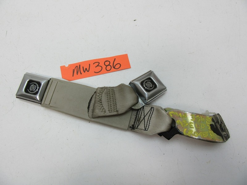 94-96 ELDORADO REAR BACK CENTER LAP SEAT BELT BUCKLE LATCH RECEIVER MIDDLE