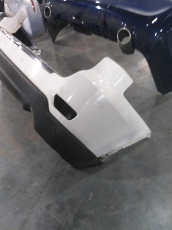 2014 Jeep Grand Cherokee White Rear Bumper Assembly OEM - Scratches & Chips
