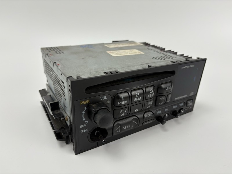 1995- 2002 GMC Yukon Sierra Chevy Silverado Tahoe OEM AM FM Radio CD 15766822