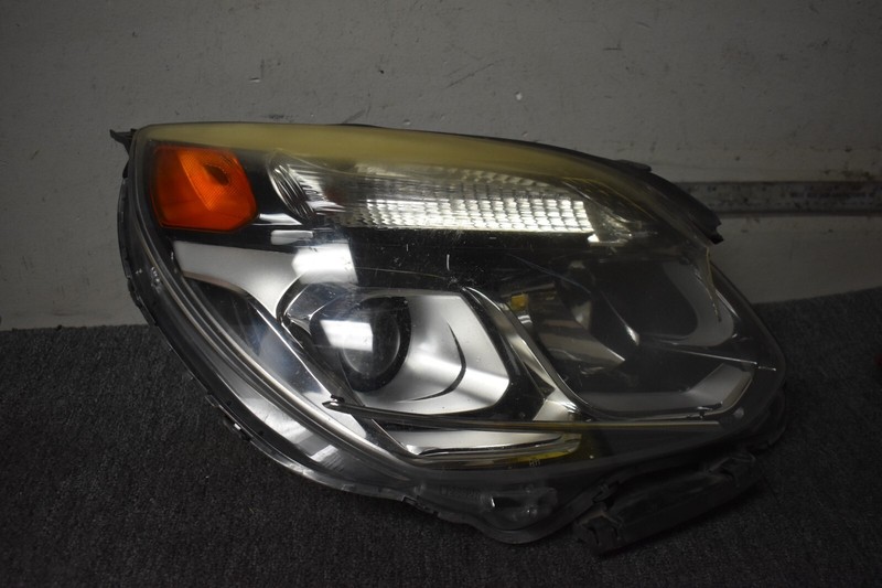 GM HEADLIGHT RIGHT SIDE FACTORY OEM