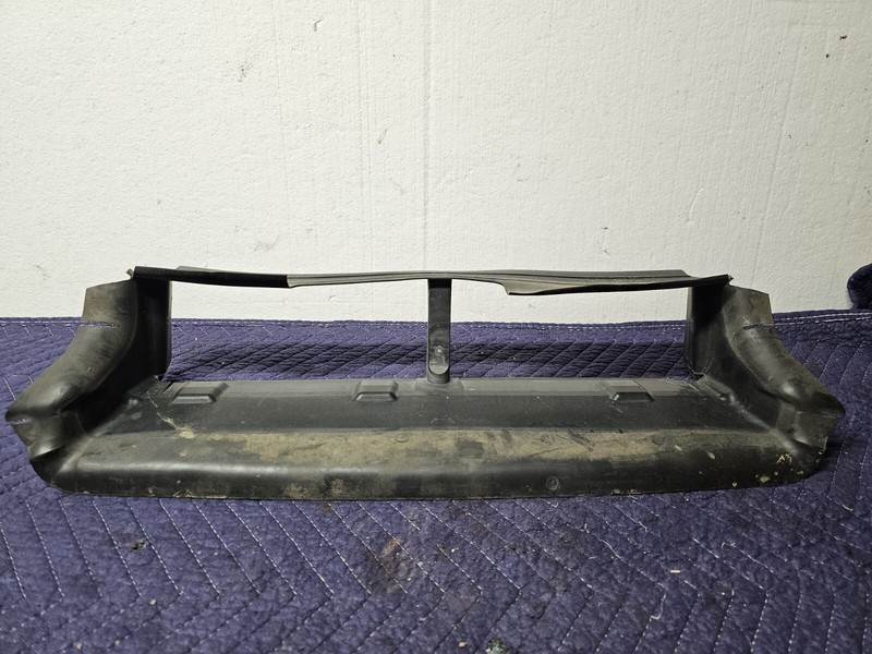 OEM 2012-2014 Ford Focus Upper Radiator Air Flow Deflector CM518312AA
