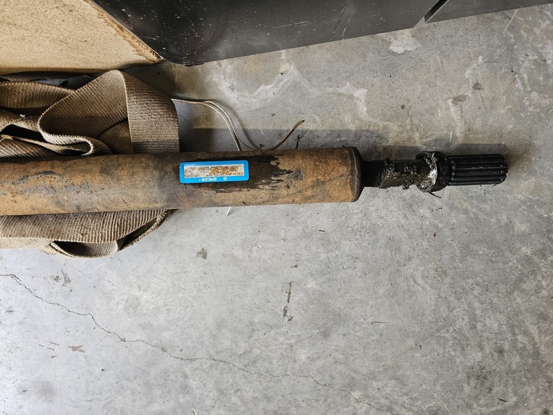 1998 C6500 Front Driveshaft 6spd Eaton Transmission