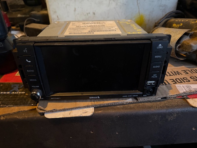 CHALLENGER CARAVAN 200 300 OEM RADIO CD PLAYER STEREO RECEIVER DISPLAY SCREEN